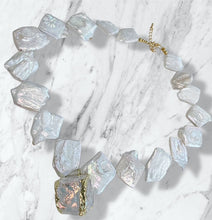 Load image into Gallery viewer, Mirah Quartz Water Pearl Necklace